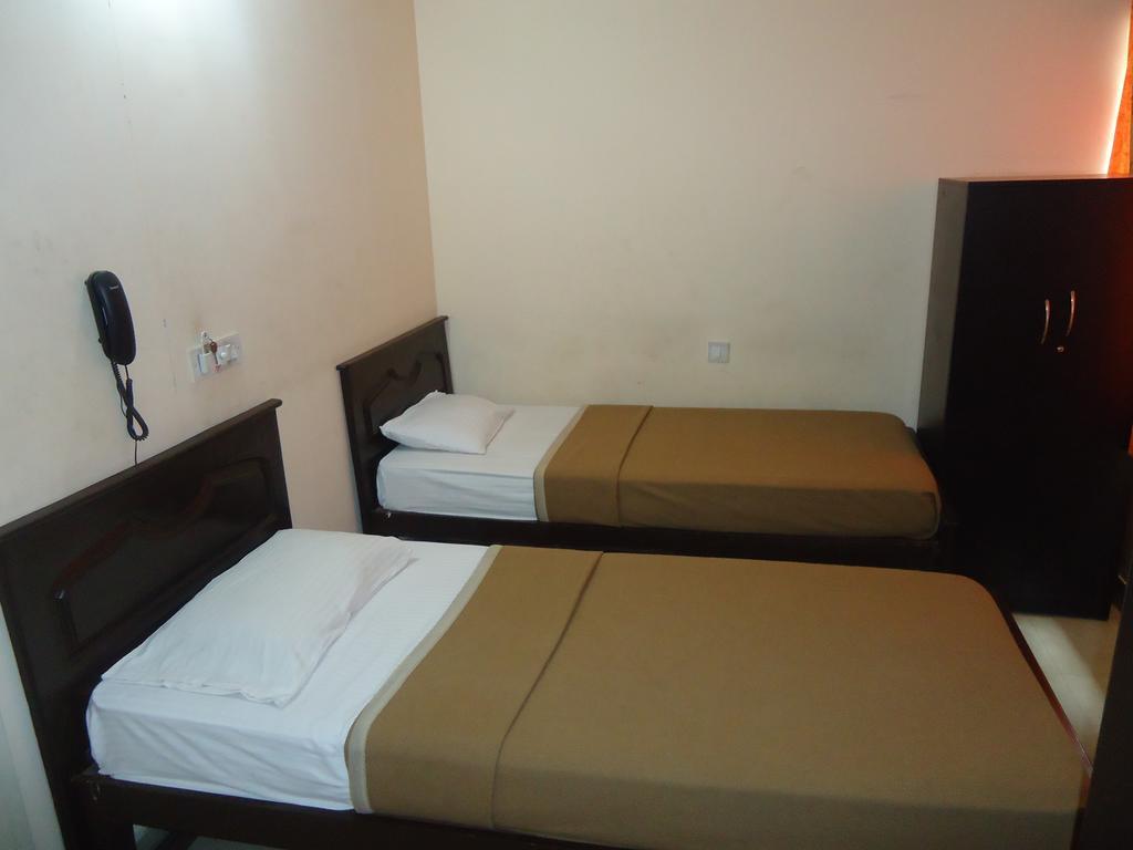 Sri Sai Comforts Hotel Bangalore Exterior foto